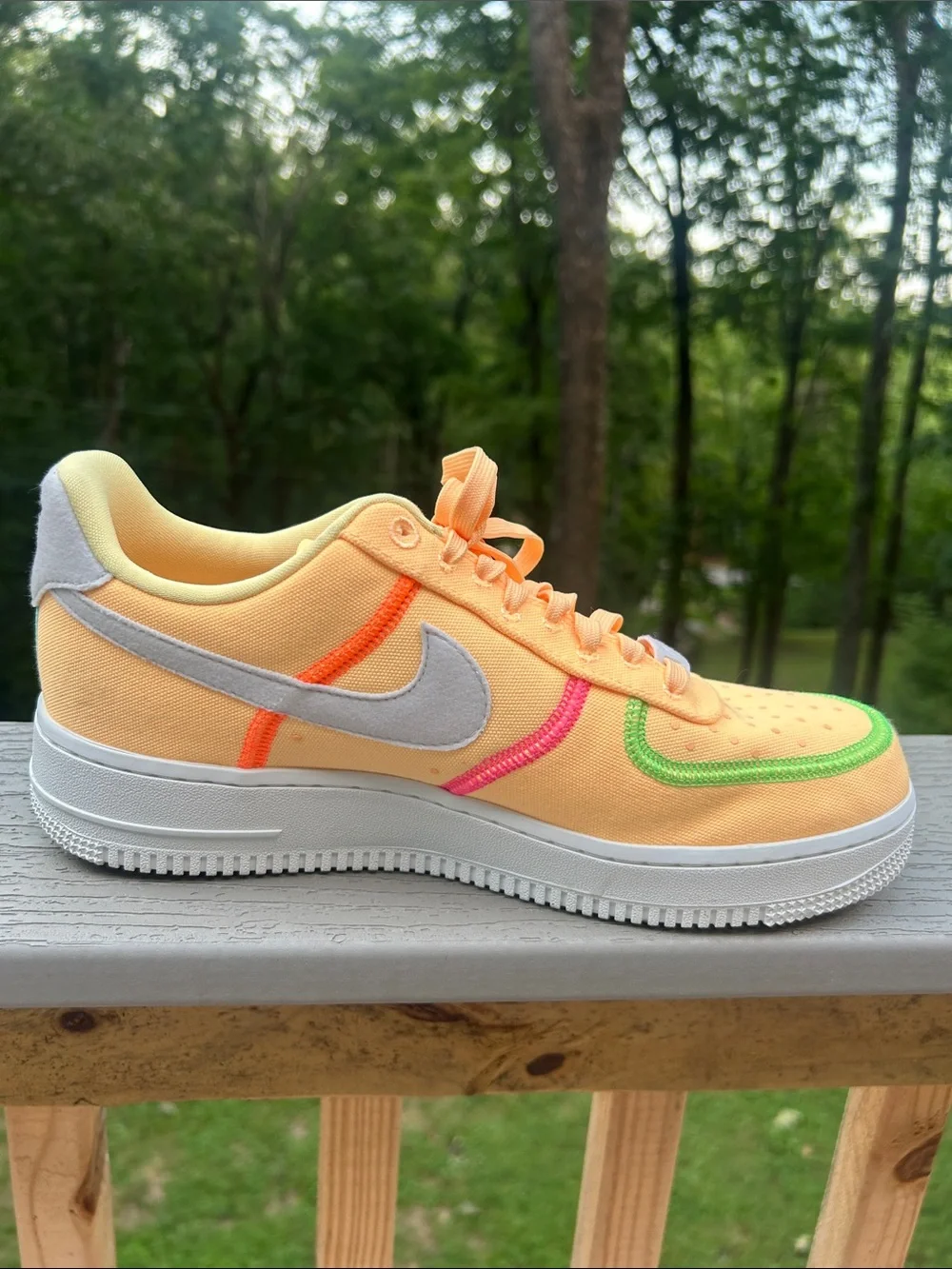 Nike WMNS AIR FORCE 1 '07 LOW LX 'STITCHED CANVAS - MELON TINT size 9